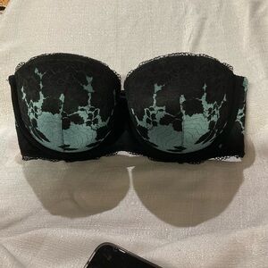 SOLD. Sexy Torrid Curve Black and Green Lace Strapless Bra w/o Straps